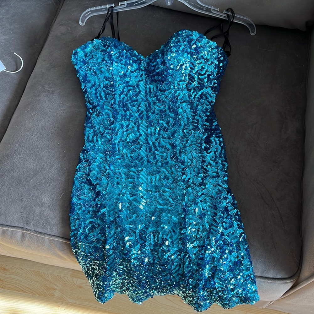size- 00 short, form fitting, brand new condition